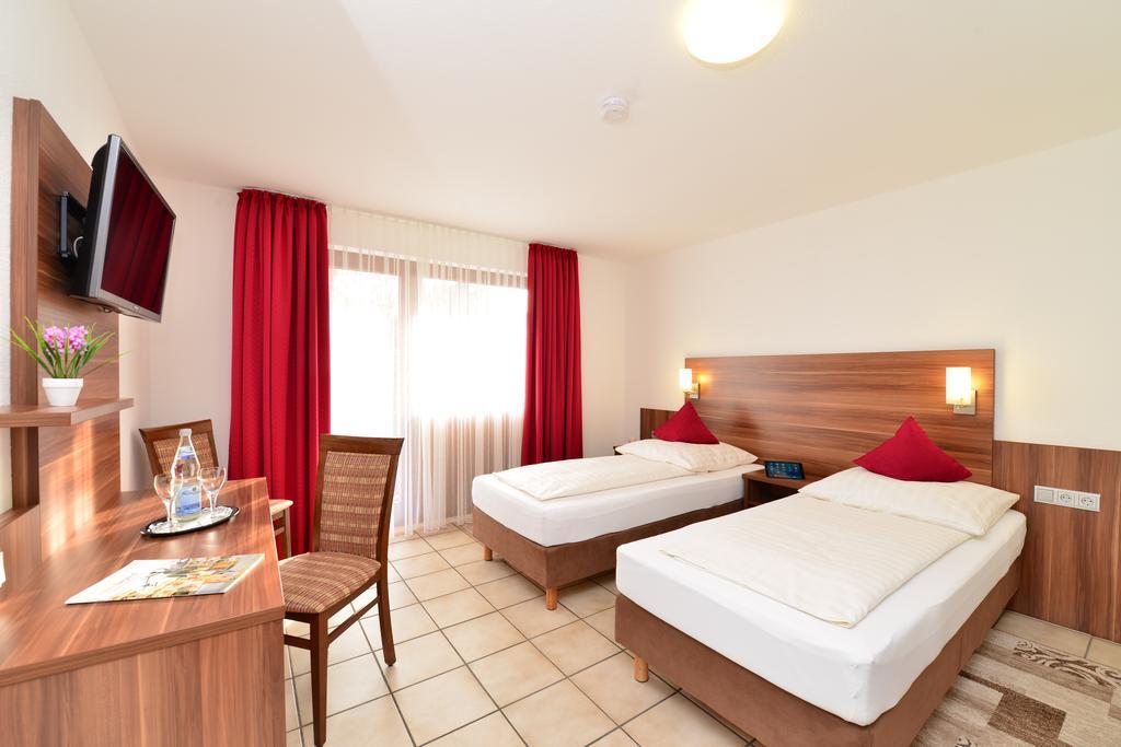 Hotel Am Buchwald Esslingen am Neckar Buitenkant foto